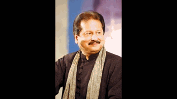 Mujh Se Puchhte Kyaa Ho Lyrics - Pankaj Udhas | Manhar Udhas | Nirmal Udhas