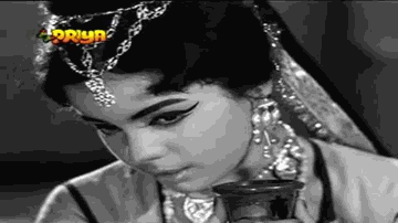 Mujhe Na Chhediye Mere Huzoor Lyrics - Mumtaz | Jagdeep | Shyam Kumar | Suman Kalyanpur
