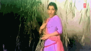 Mujhe Tukar Tukar Na Dekh Lyrics - Dharmendra | Raaj Kumar | Prem Chopra | Sadhana Sargam