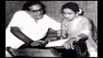 Mujhko Tum Jo Mile Lyrics - Mala Sinha | Johnny Walker | Pradeep Kumar | Geeta Ghosh Roy Chowdhuri (Geeta Dutt) | Hemanta Kumar Mukhopadhyay