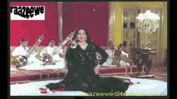 Nasha Jo Hai Lyrics - Jagdeep | Shatrughan Sinha | Parveen Babi | Lata Mangeshkar
