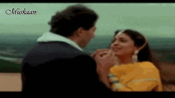 O Lootere O Lootere Lyrics - Anupam Kher | Naseeruddin Shah | Juhi Chawla | Lata Mangeshkar | Manhar Udhas