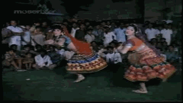 Ooi Maa Ooi Maa Lyrics - Helen | Hira Lal | Dheeraj Kumar | Asha Bhosle | Usha Khanna