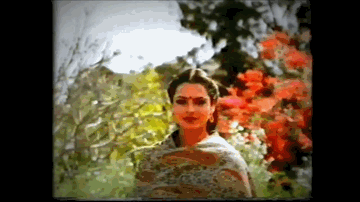 Paas Aate Rahe Lyrics - Rekha | Ashok Kumar | Aruna Irani | Shabbir Kumar