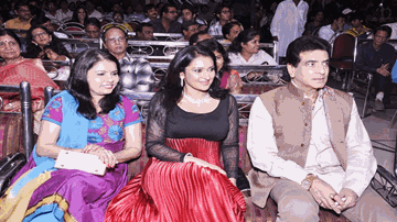 Parimal Ke Aane Se Lyrics - Ameen Sayani | Sadhana Sargam