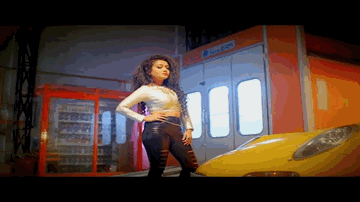 Pee Pee Horn Mare Lyrics - Ravindra Upadhyay