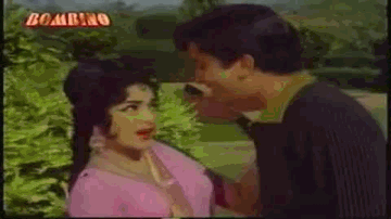 Phool Ban Jaunga Lyrics - Mumtaz | Kishore Kumar | Shashi Kapoor | Lata Mangeshkar | Mahendra Kapoor