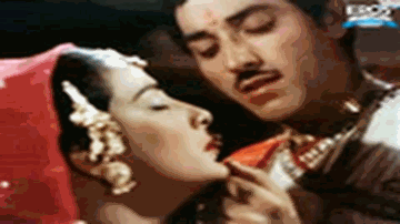 pii ke ghar aaj pyaari dulhaniyaa chalii Lyrics - Raaj Kumar | Sunil Dutt | Kumkum | Shamshad