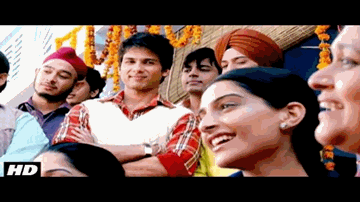 SAJ DHAJ KE Lyrics - Shahid Kapoor | Sonam Kapoor | Mika Singh