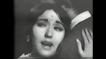 Soch Ke Ye Gagan Jhoome Lyrics - Sanjeev Kumar | Jagdeep | Aruna Irani | Lata Mangeshkar | Prabodh Chandra Dey (Manna Dey)