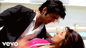 Su Chhe Su Chhe Lyrics - Priyanka Chopra | Harman Baweja | Rajesh Vivek | Bela Shende | Sohail Sen
