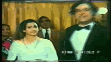 Sunny Re Lyrics - Tanuja | Shashi Kapoor | Rubina | Kishore Kumar | Shailendra Singh