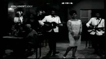 Tarsi Huyi Nazar Se Lyrics - Mumtaz | Asit Sen | Feroz Khan | Lata Mangeshkar