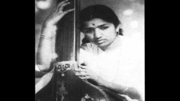 Teri Is Dorangi Duniya Mein Lyrics - Munawar Sultana | Indu | Raj Adeeb | Lata Mangeshkar