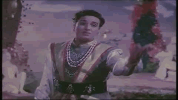 Tujhe Chand Kahu Lyrics - Helen | Mahipal | Ajit | Lata Mangeshkar | Mukesh Chand Mathur (Mukesh)