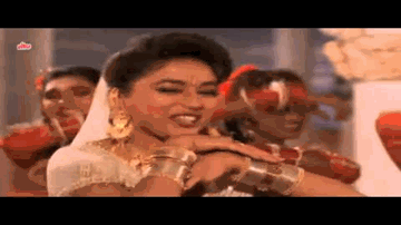 Tujhe Dekh Ke Khan Khan Lyrics - Anupam Kher | Madhuri Dixit | Nirupa Roy | Sadhana Sargam