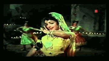 Tum Pyar Se Dekho Lyrics - Hema Malini | Raj Kapoor | Sharda | Mukesh