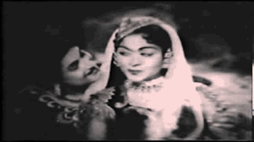 Tumpe Hum Kurban Lyrics - Helen | Vyjayantimala | Sandhya | Mohammed Rafi | Suman Kalyanpur