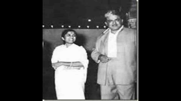 Ye Ae Ae Khilti Kali Koyi Le Lyrics - Rehana | Ranjan | Sadhana Bose | Lata Mangeshkar | Ramchandra Narhar Chitalkar (C. Ramchandra)