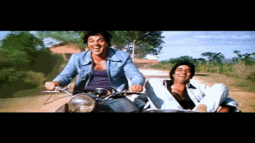 Ye Dosti Hum Nahin Todenge Lyrics - Amitabh Bachchan | Dharmendra | Helen | Kishore Kumar | Prabodh Chandra Dey (Manna Dey)