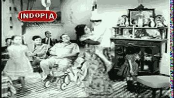Ye Tabla Kahe Lyrics - Helen | Madhumati | Sanjeev Kumar | Lata Mangeshkar