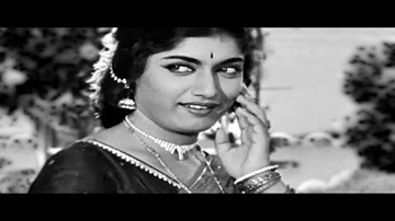 Zara Dekh Sanam Lyrics - Nirupa Roy | Ashok Kumar | Manoj Kumar | Lata Mangeshkar